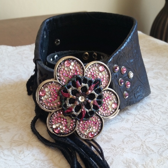 Black belt with tassels & pink rose for festivals - Picture 5 of 8